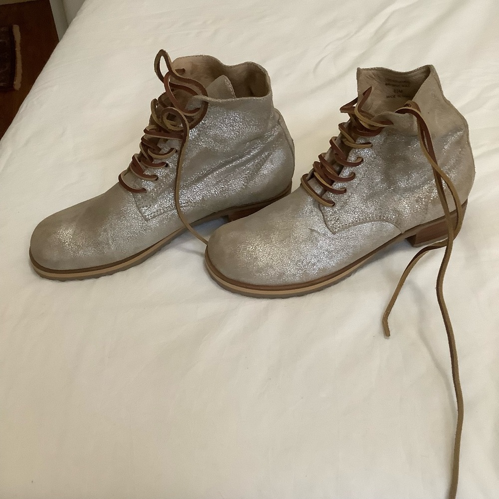 COPY - 8.5 fits like 40 eu Ankle boots gold suede Gee WaWa